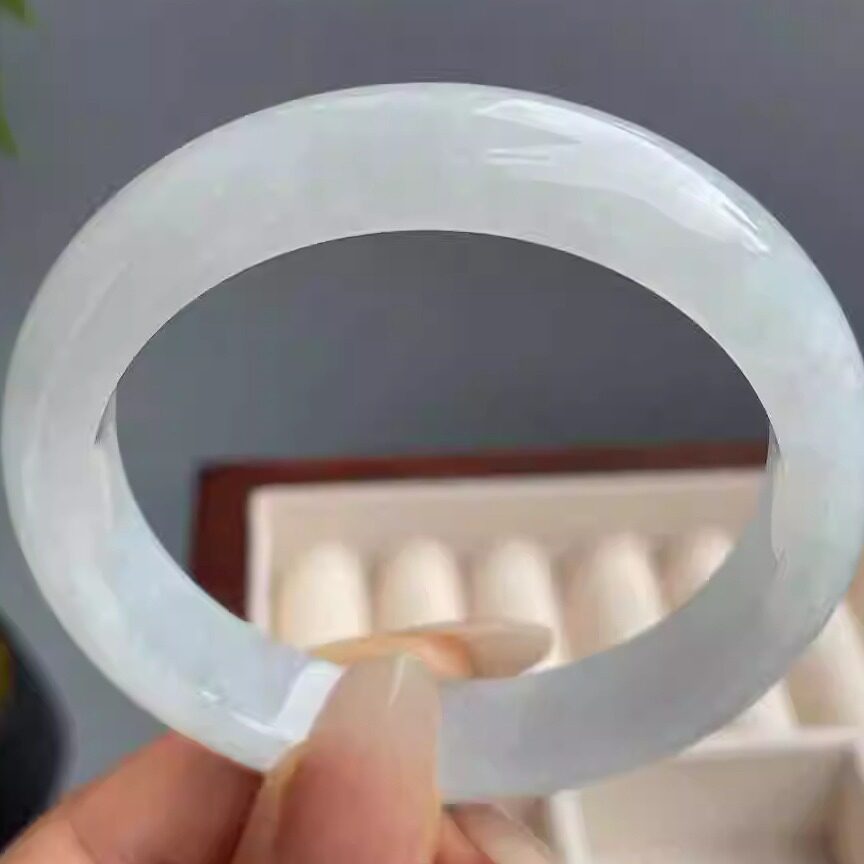 糯化冰白月光手镯