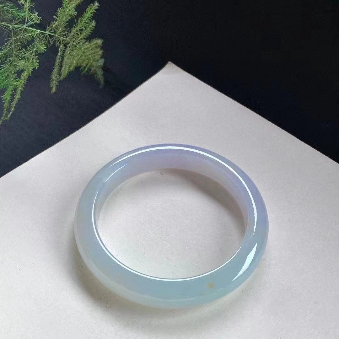 糯冰种春彩翡翠手镯