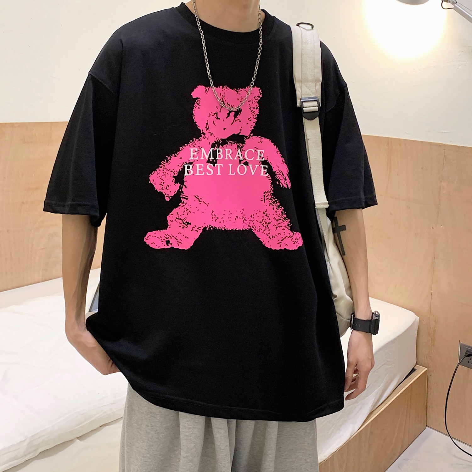港风夏装手绘小熊印花情侣短袖T恤ins宽松半袖H720P30女类,男装T恤,电商A341