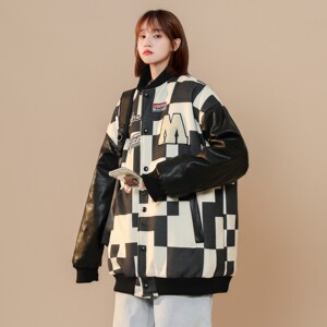 中性风秋装潮牌黑白格棒球服情侣夹克外套H684P118控148男,牛仔裤拖鞋搭配男图片