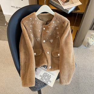 深圳南油高端女装2025冬季新款小香风珍珠装饰毛绒短款外套上衣女