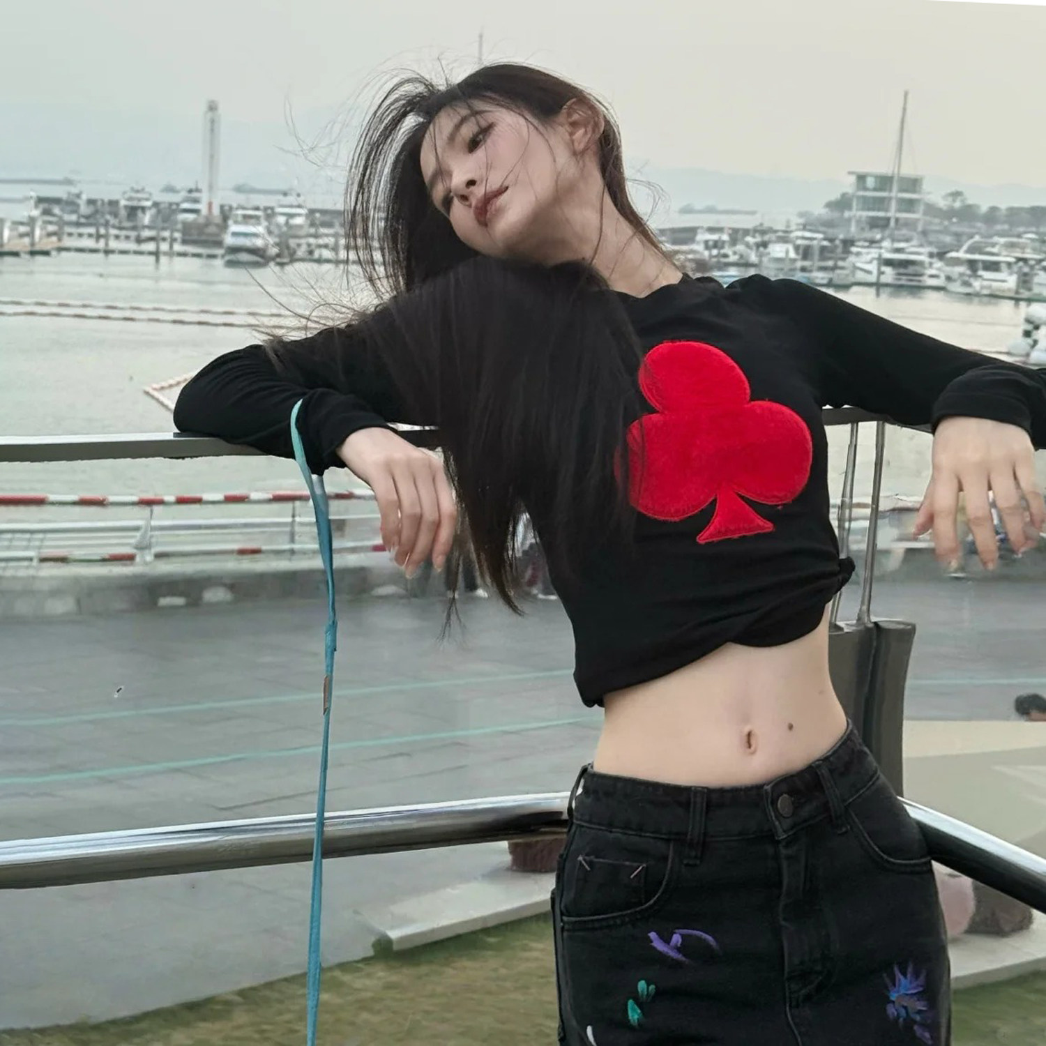 文文同款时尚立体毛绒感黑红撞色小众设计感上衣打底衫针织衫女冬