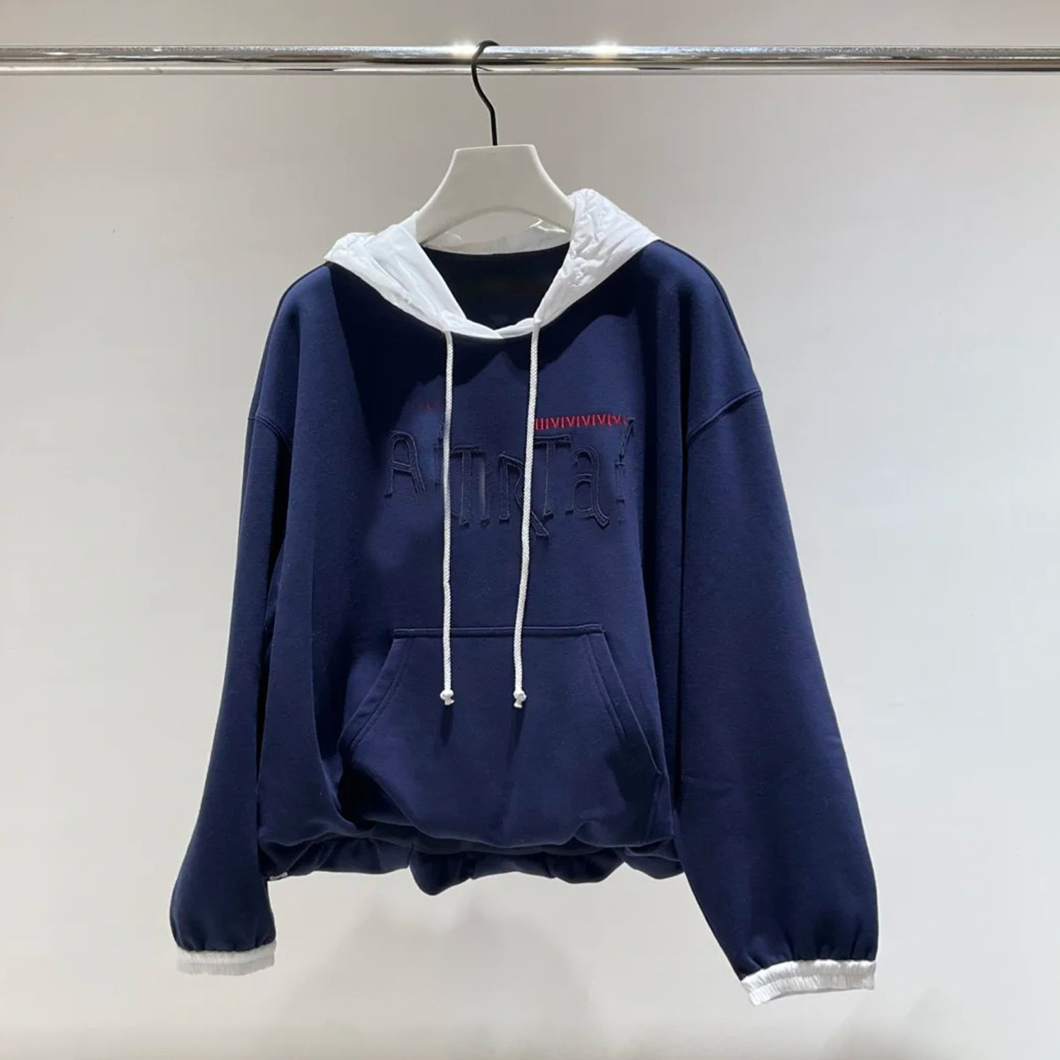 深圳南油高端女装2026春季新款休闲风连帽卫衣搭设计运动裤套装女