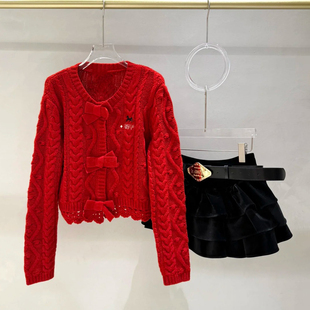 深圳南油高端女装2025冬新款红色蝴蝶结绞花毛衣针织短开衫+半裙