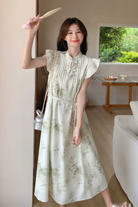 新中式国风盘扣碎花连衣裙女2025夏季新款宽松显瘦甜美小飞袖长裙图片