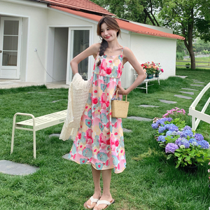 多巴胺印花吊带连衣裙女夏2025新款蕾丝罩衫搭配海边度假长裙图片