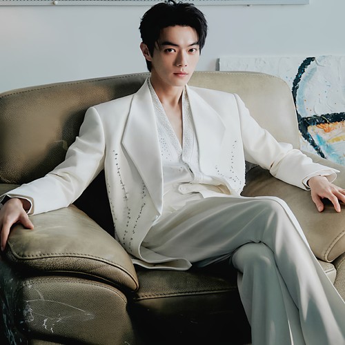 尚品明星同款白色锆石链条男西装