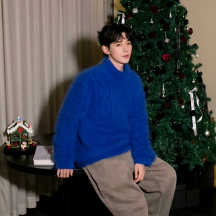 邓为明星同款克莱因蓝麻花毛衣男加厚冬季宽松外穿复古慵懒针织衫