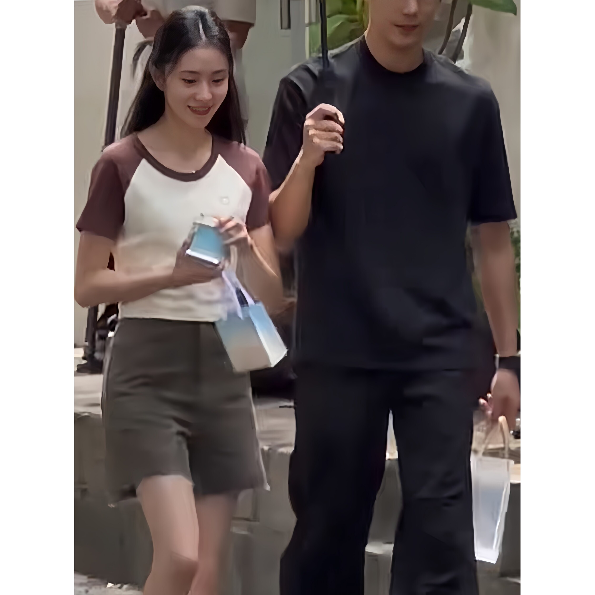 陷入我们的热恋刘浩存徐栀同款撞色短款T恤女夏短袖简约洋气上衣 - 实物图