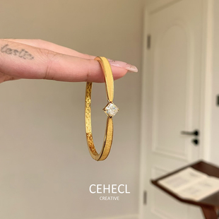 高级感公主方钻金色拉丝手镯女2025新款通勤百搭气质轻奢显白手饰