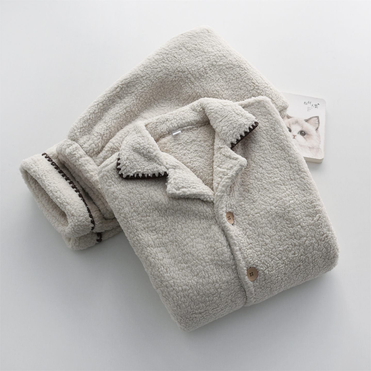 男女羊羔绒贝壳边保暖秋冬家居服