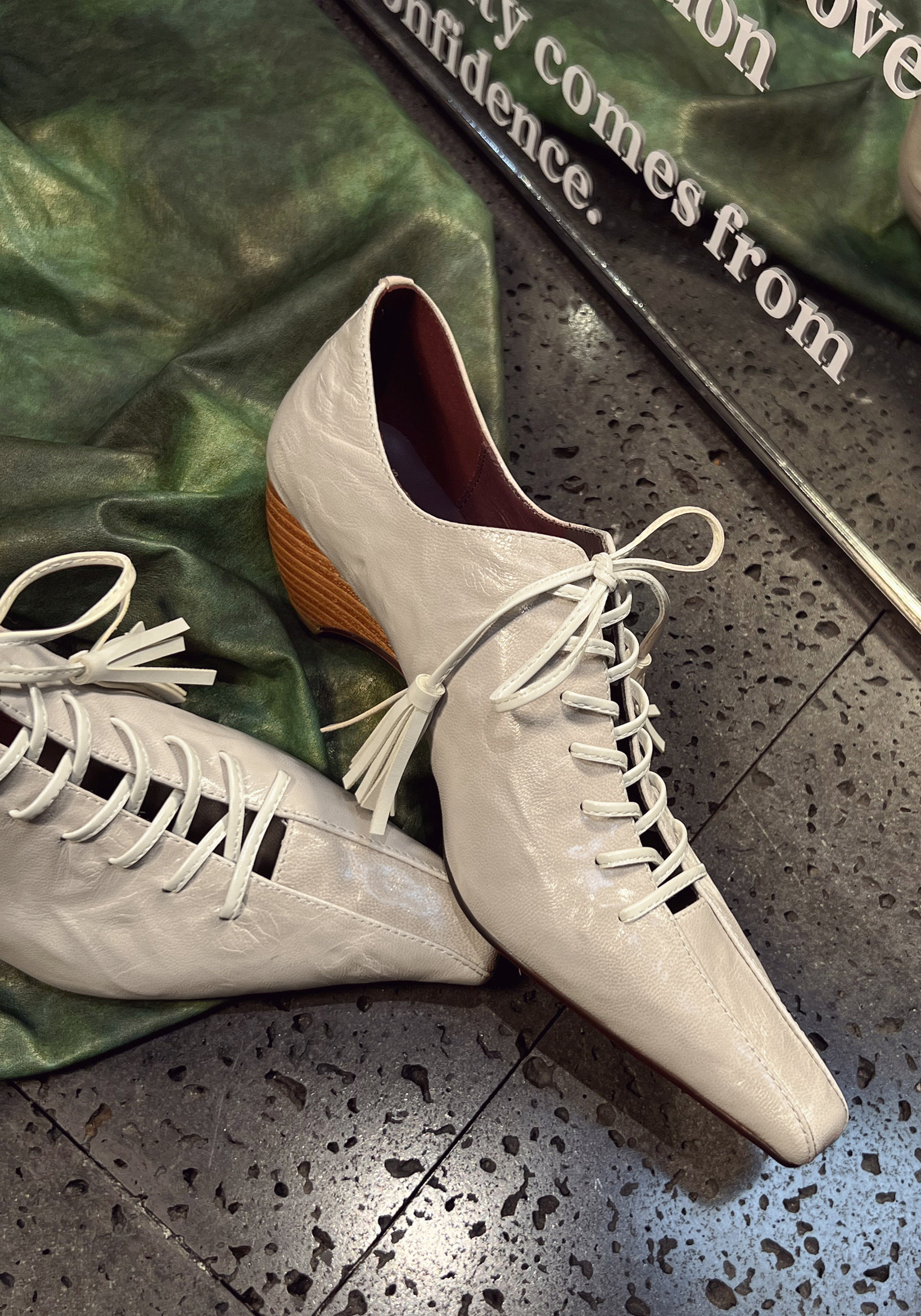 强推 vintage复古小方头显瘦修腿绑带单鞋中跟女鞋单鞋真皮羊皮