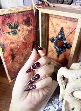 CHU NailArt 原创暗黑哥特风十字架血色穿戴甲纯手工定制穿戴甲