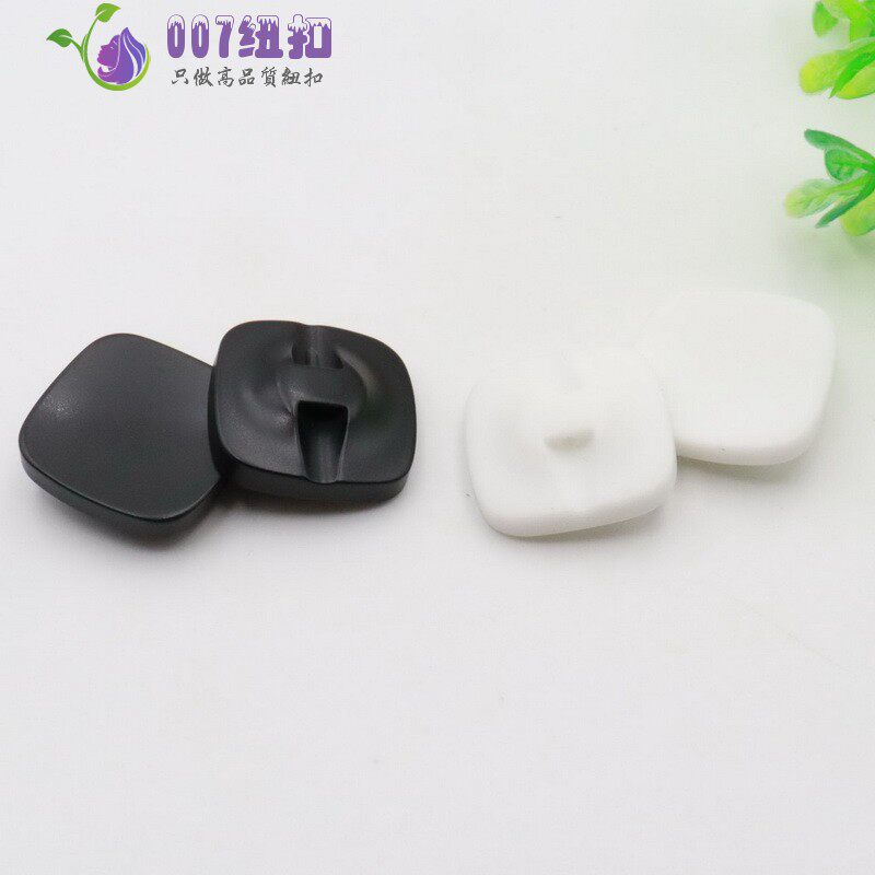 方形塑料树脂纽扣暗眼大衣西装风衣扣子手缝扣装饰扣女装黑色白色