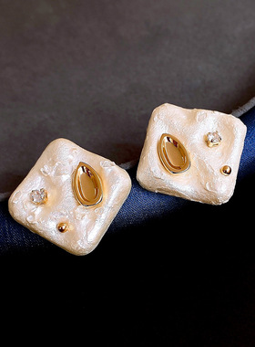 18K Gold Crystal Rhombus Wrinkle Stud Earrings