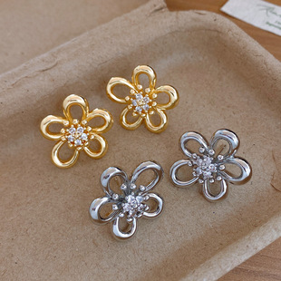 Sparkling Zircon Hollow Flower Stud Earrings Minimalist