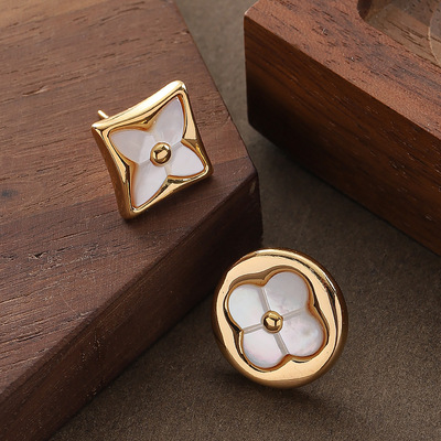 精致不对称四叶草贝壳耳钉