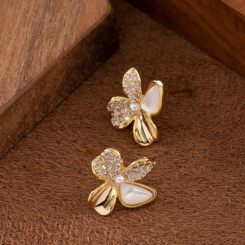 甜美精致镶钻贝壳蝴蝶珍珠耳钉
