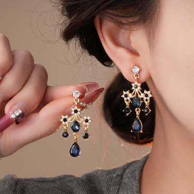 中古风镶钻水滴形耳环