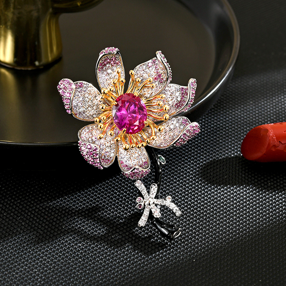 优雅渐变彩钻氧化锆蜻蜓荷叶胸针