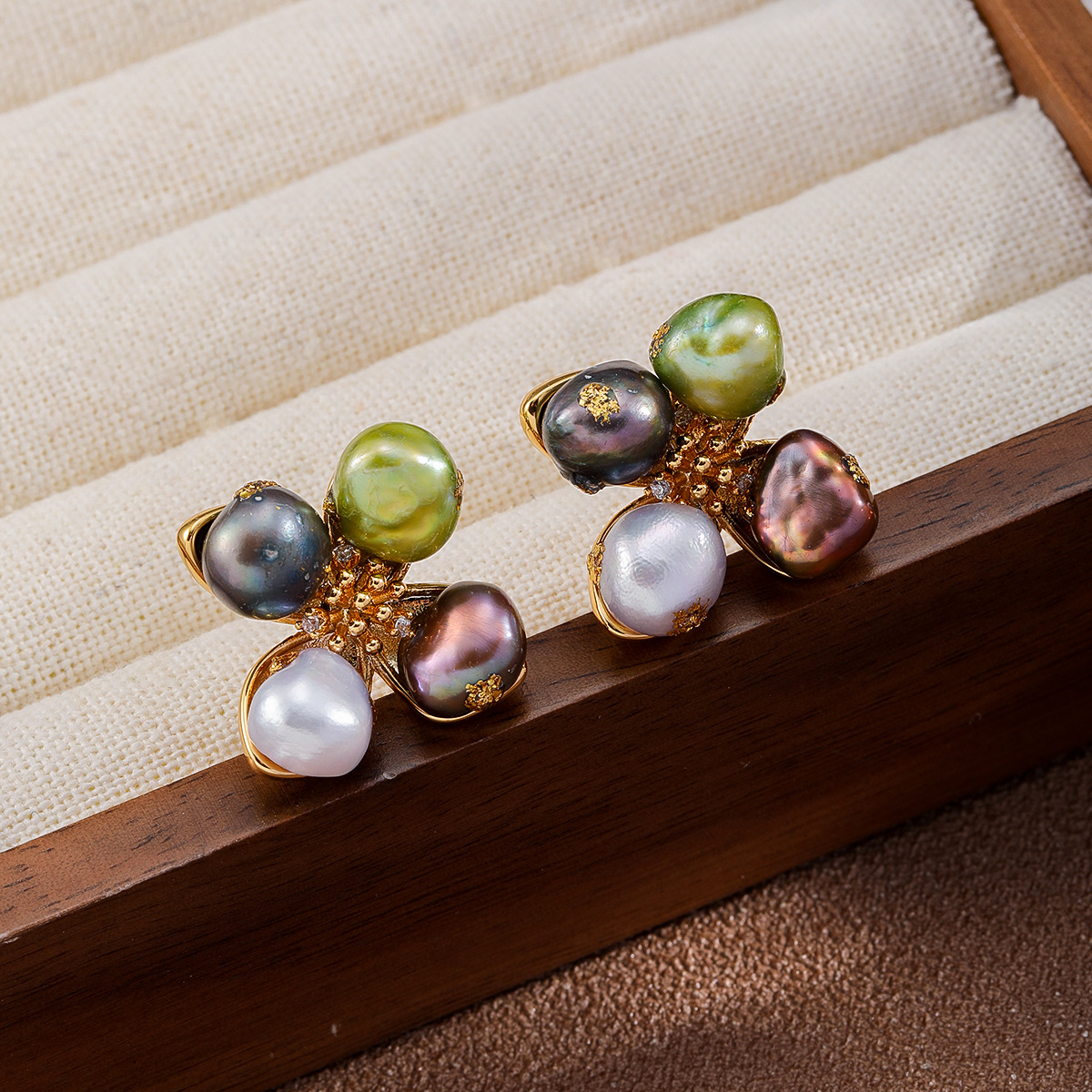 轻奢花朵秋冬镀银合金耳环中古风