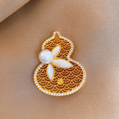 贝母锆石葫芦镂空珍珠胸针