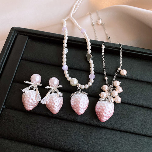Strawberry Necklace, Pearl Sweet Minimalist Collarbone Chain - 封面