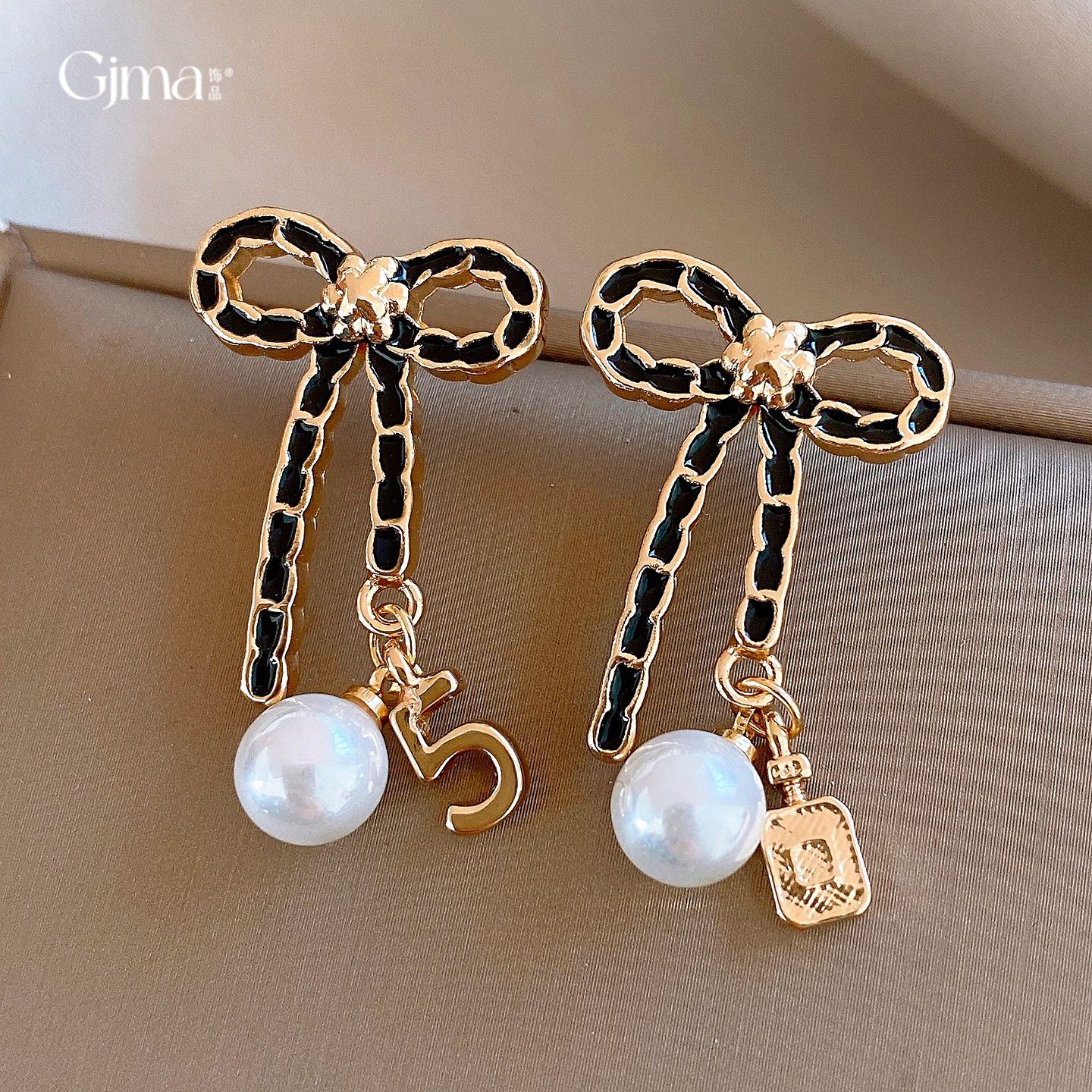 银针复古黑色蝴蝶结数字珍珠耳环