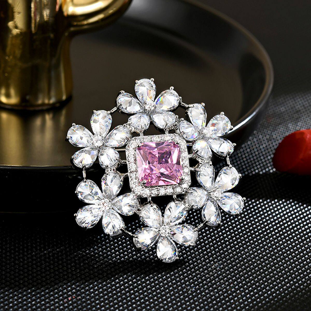 宫廷甜美少女粉钻氧化锆花卉胸针