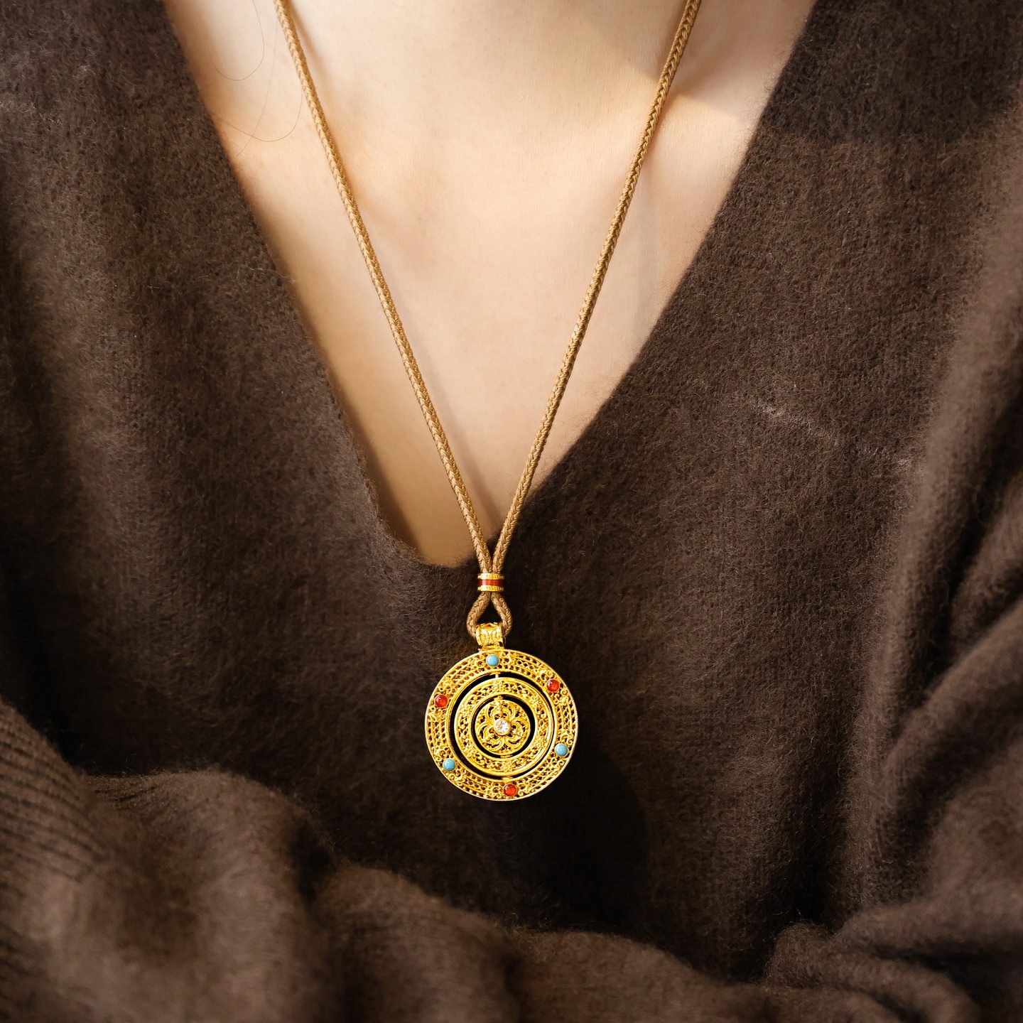 小众轻奢新中式古法八宝罗盘金色圆形吊坠项链女编织长款毛衣链,饰品/流行首饰/时尚饰品新,项链,淘宝优惠券,粉丝福利购,淘宝优惠卷