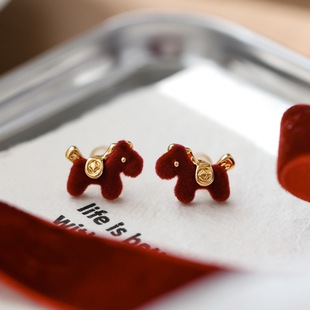 高品质~925银针可爱酒红丝绒小马耳钉女复古高级感马上有钱耳饰