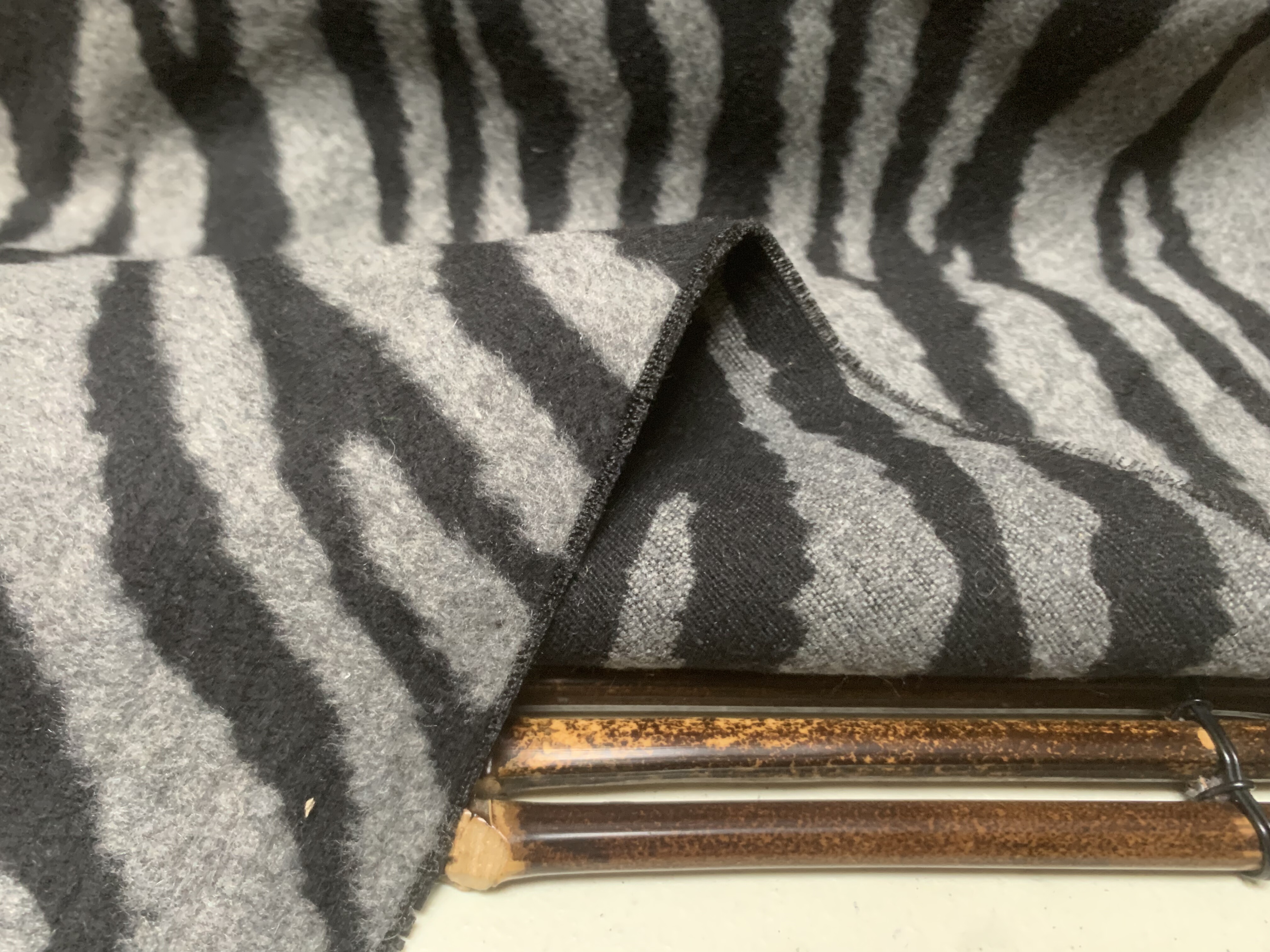 L1024 羊绒设计师布料三米乘1.45