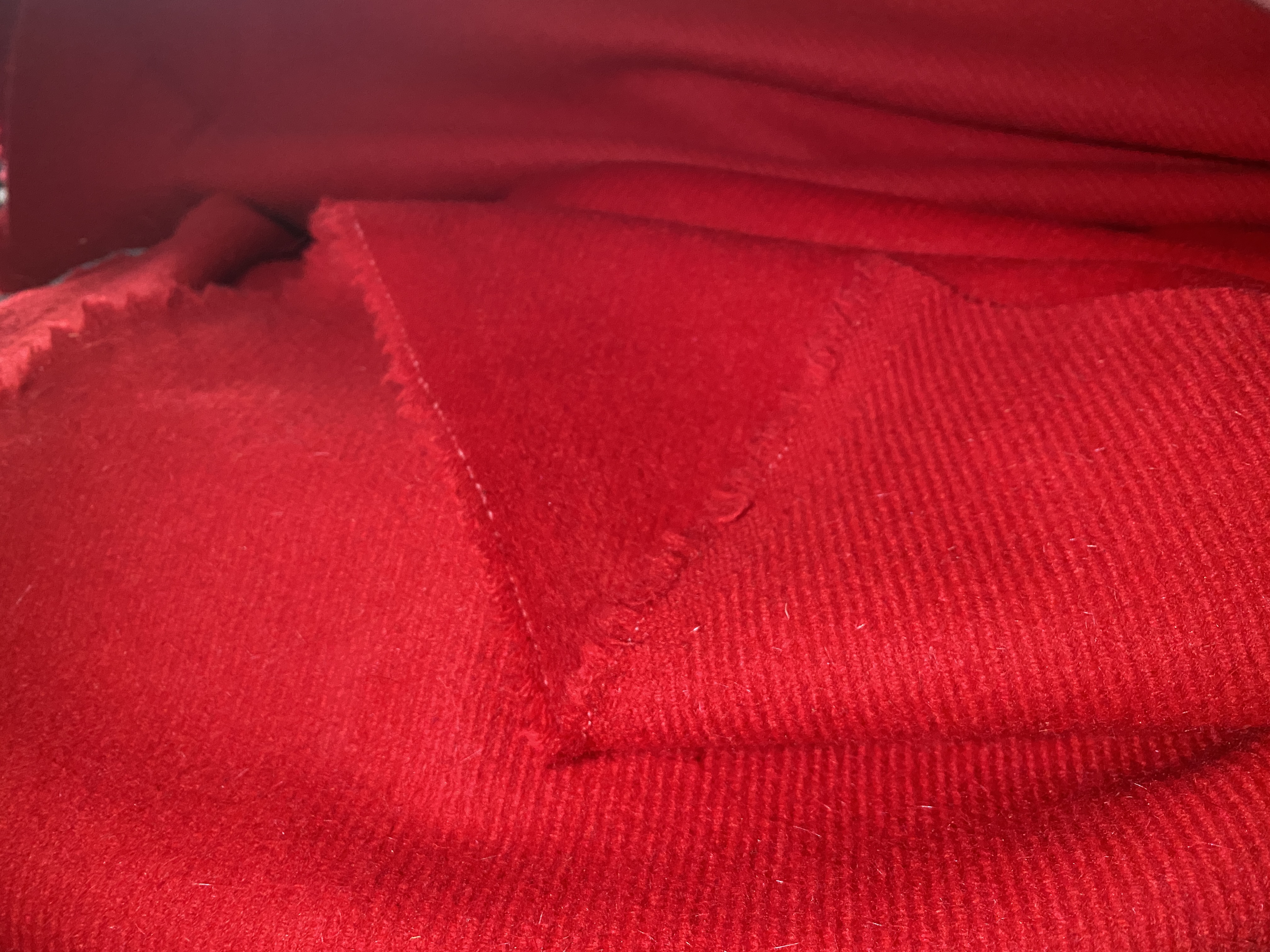 d11234 大红羊绒设计师布料1.50米乘1.40