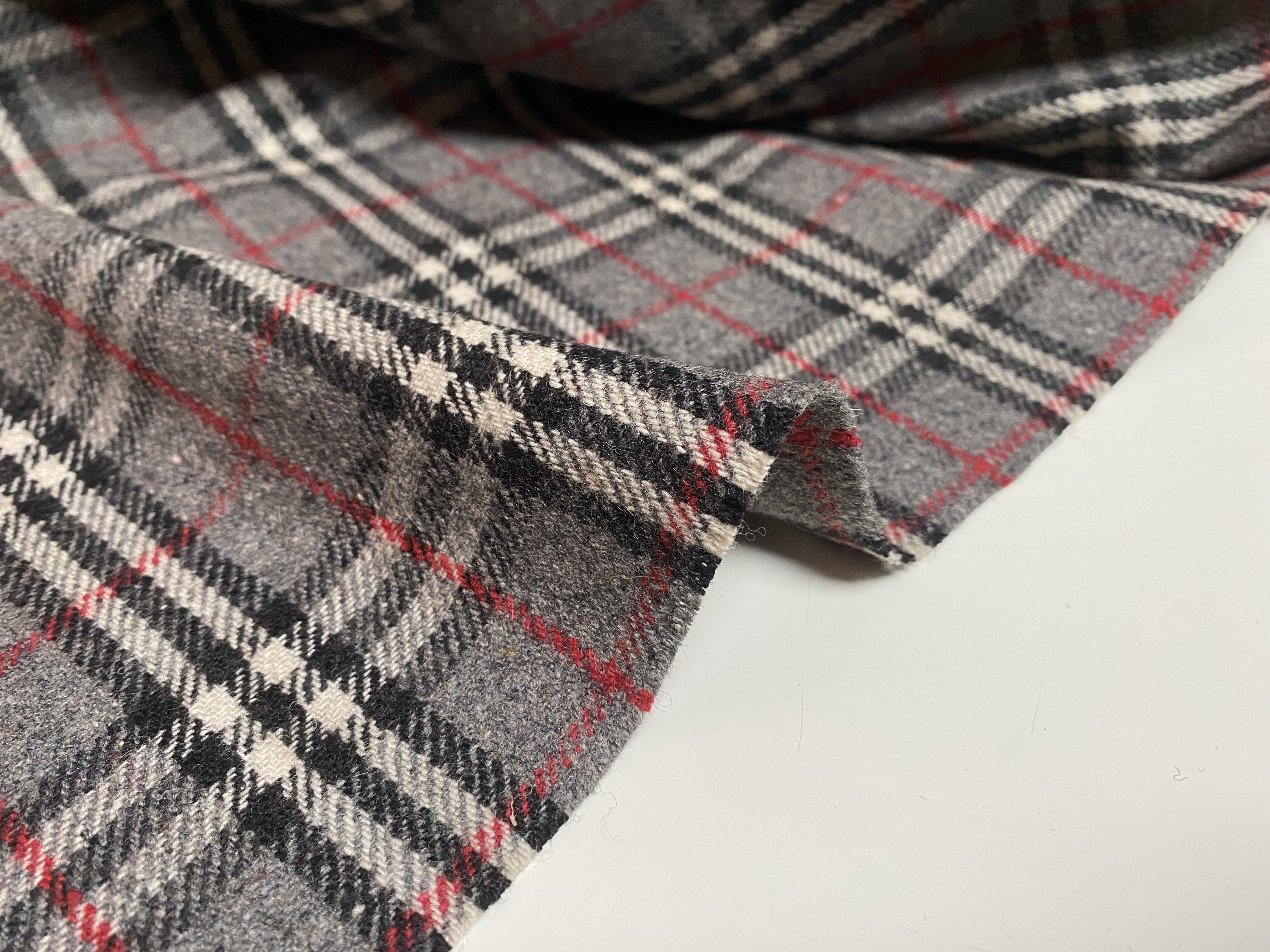 L1221 羊毛设计师布料1.45米乘1.10