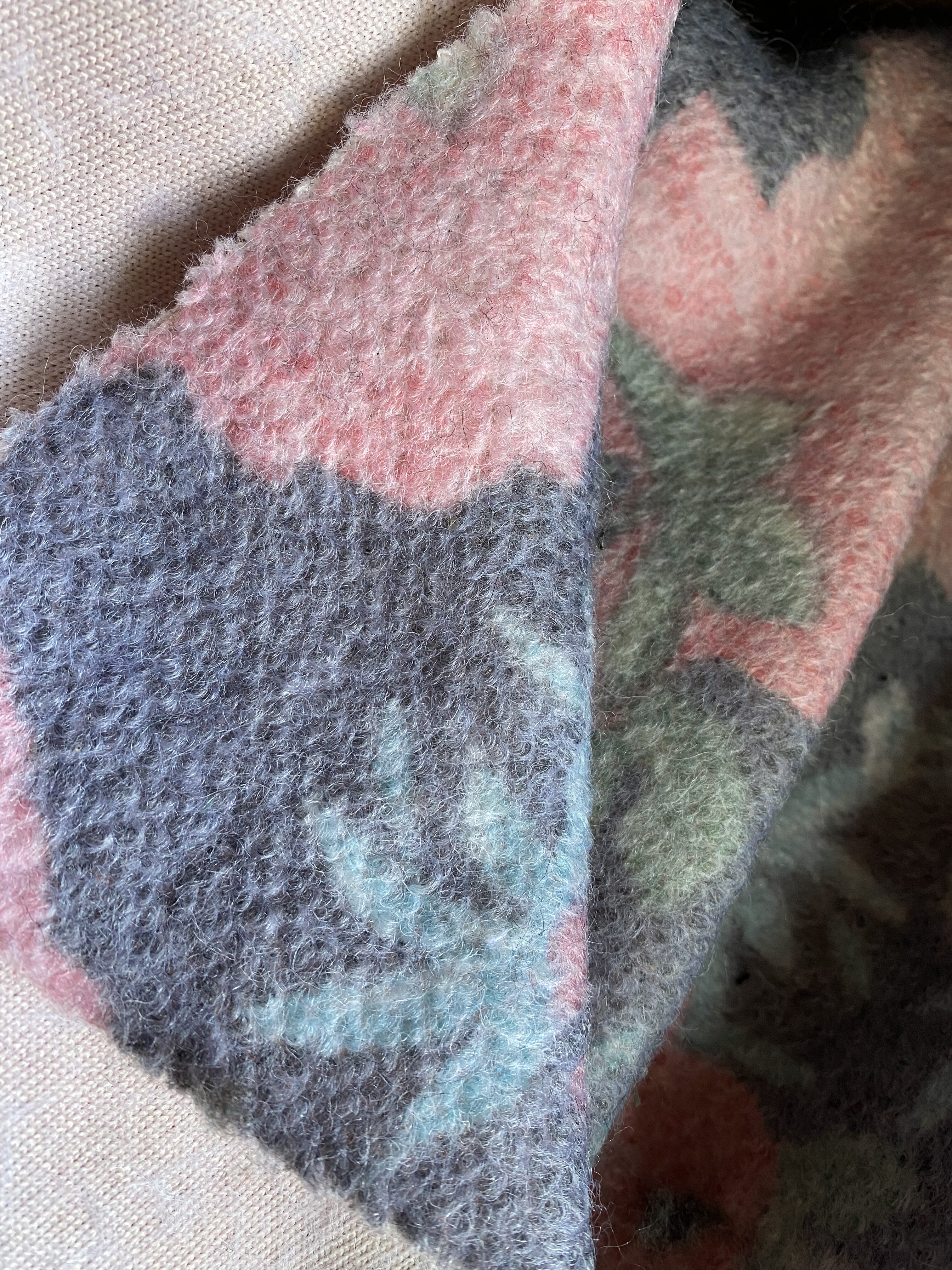 w113033针织羊绒提花设计师布料1.50米乘1.40