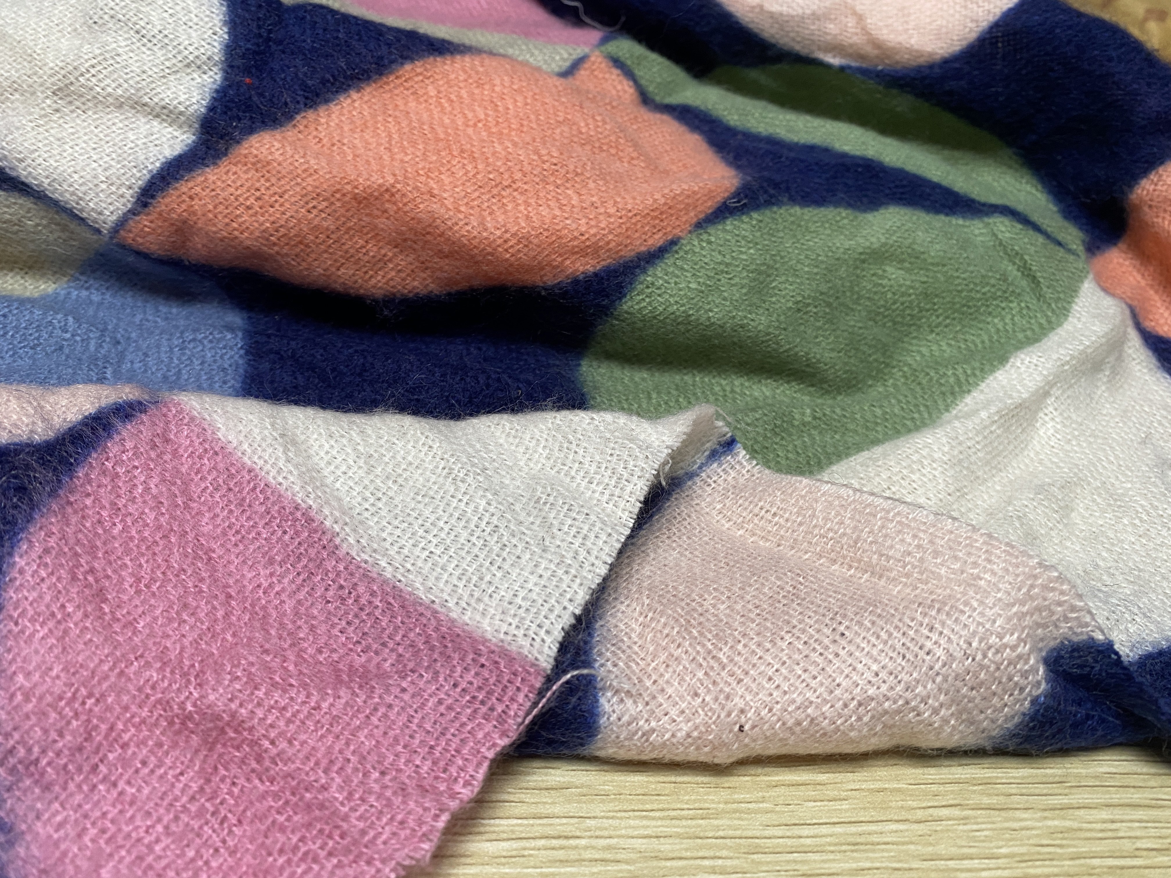 T0116细腻柔软提花针织羊绒设计师布料2.2米乘1.15米,居家布艺,海绵垫/布料/面料/手工diy,淘宝优惠券,粉丝福利购,淘宝优惠卷