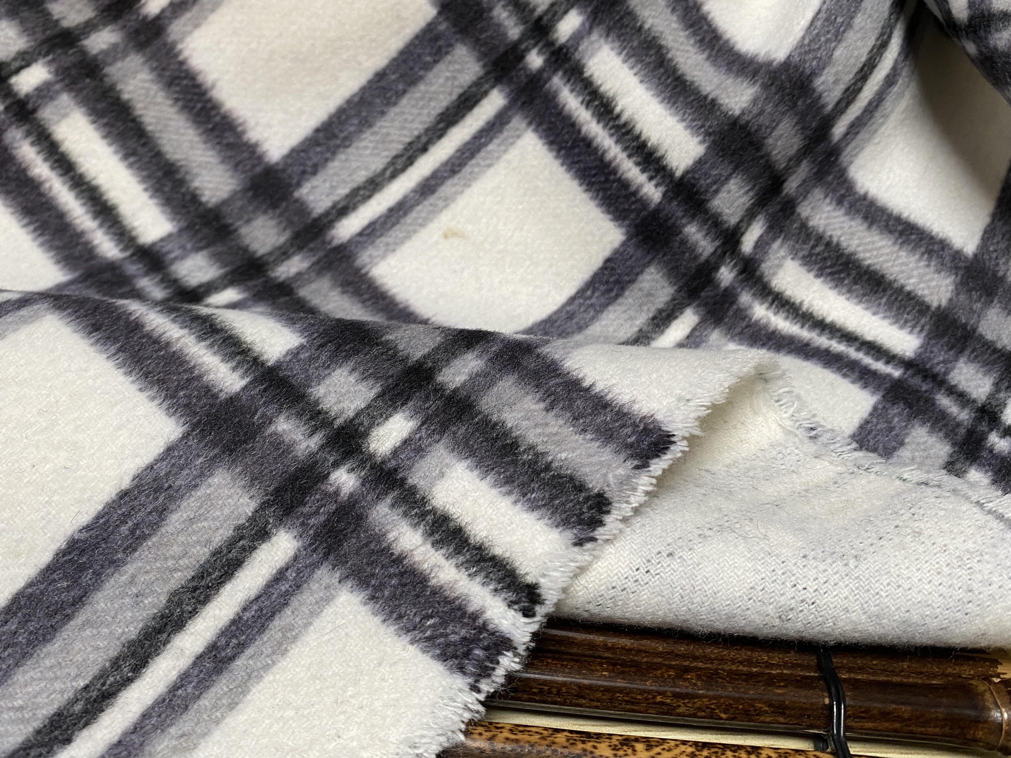 T1130 日本格子羊绒设计师布料3米×1.4米