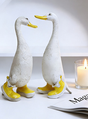 北欧风树脂鸭子摆件创意家居装饰品桌面摆设现代简约ins风工艺品