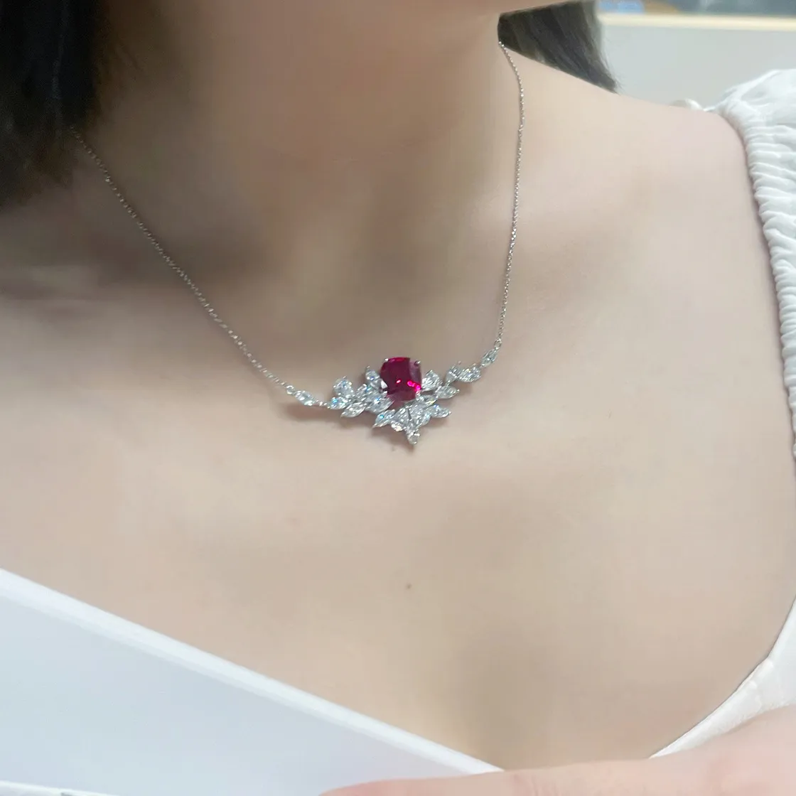 网红直播热卖新品年会晚宴仿真红宝石蓝宝石气质吊坠女 项链套装
