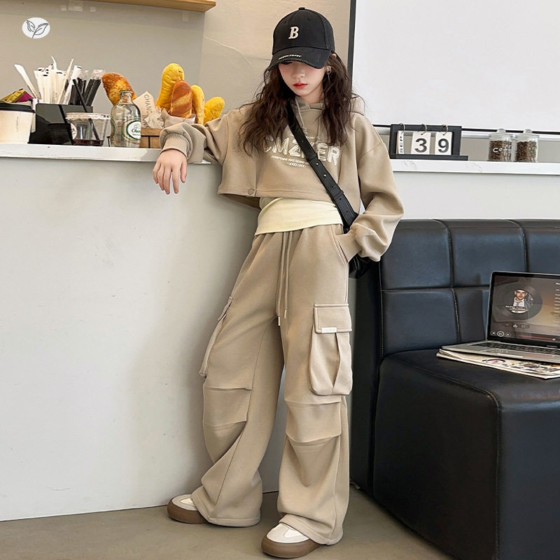 女童2026年春秋新款高腰字母涂鸦卫衣工装裤套装女孩户外炸街酷飒