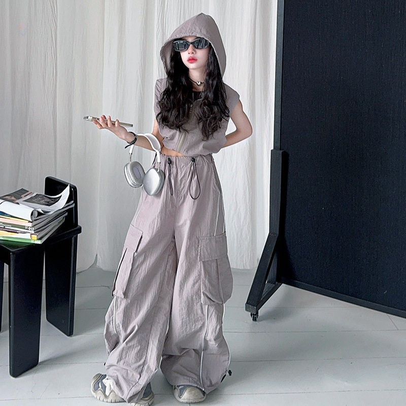 女童2026年夏季新款中大童连帽工装裤休闲套装无袖上衣抽绳阔腿裤