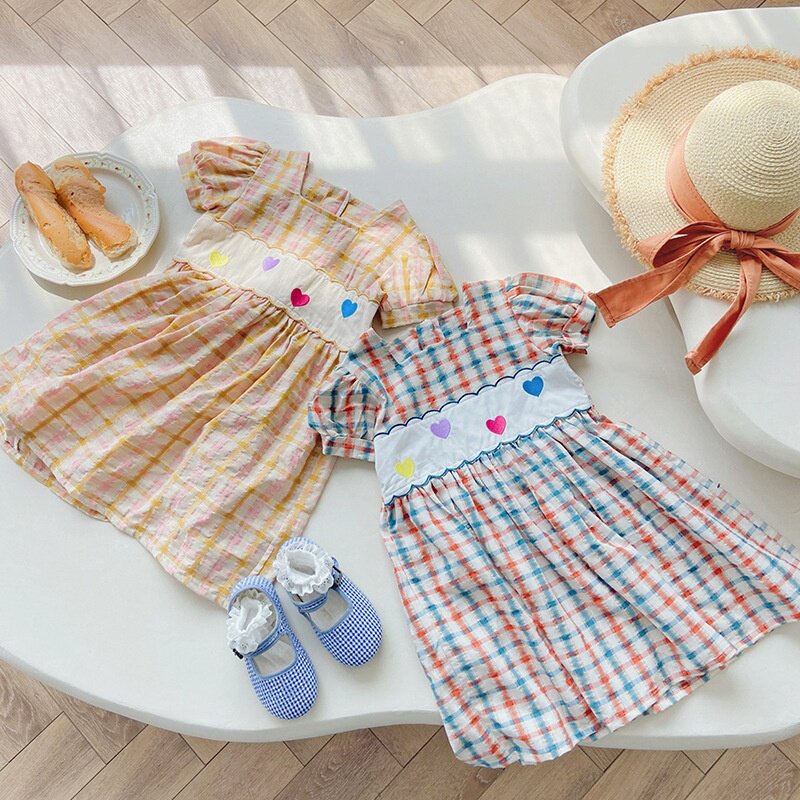 2026夏新款童装女童连衣裙韩系格子爱心刺绣女宝宝裙子甜美公主裙