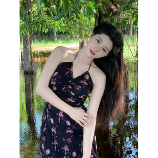 六指导 海岛假日 渡假仙女遮肉针织开衫显瘦挂脖碎花连衣裙两件套