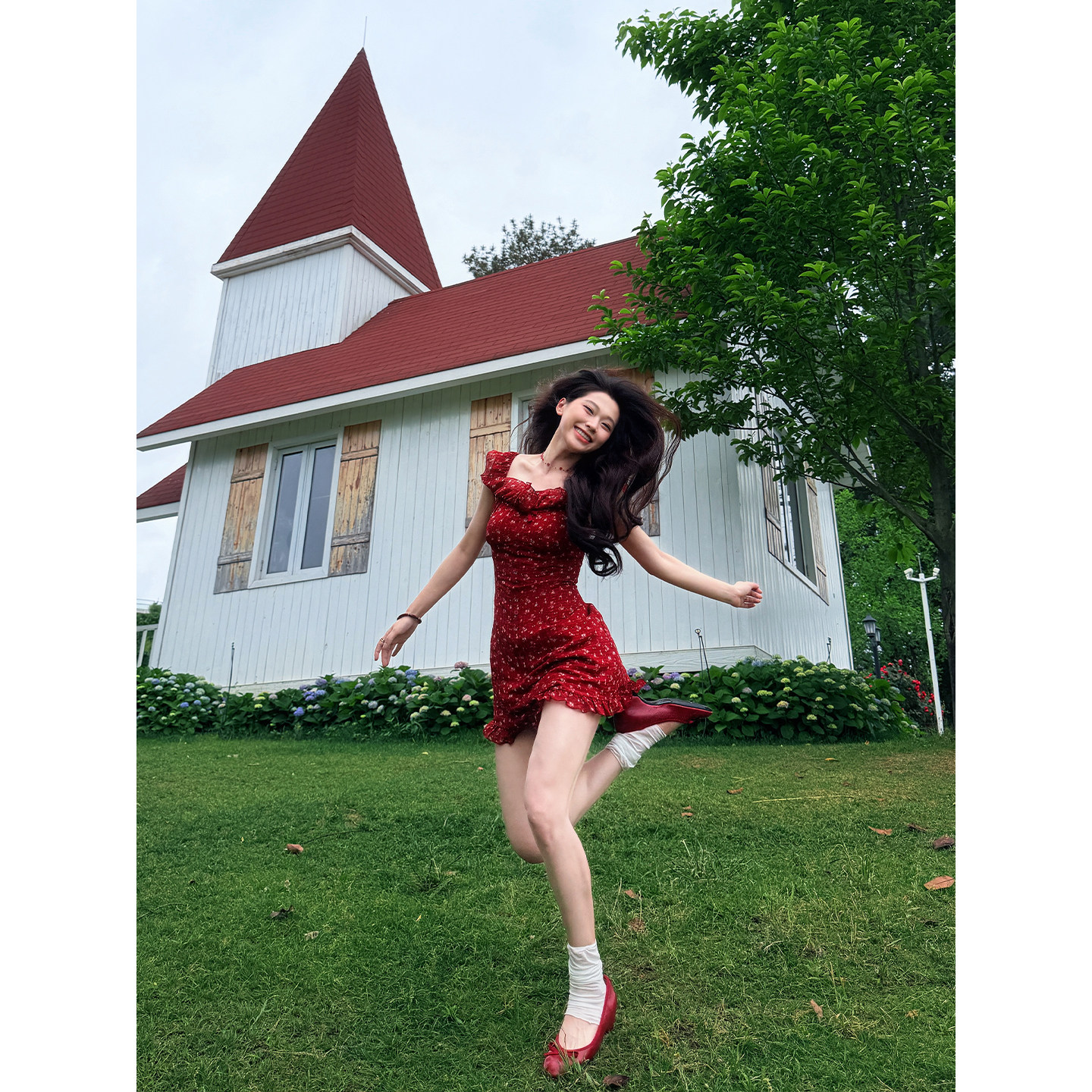 六指导 花境缪斯 甜美法式连衣裙显白夏日度假红色绝美短裙少女 - 实物图
