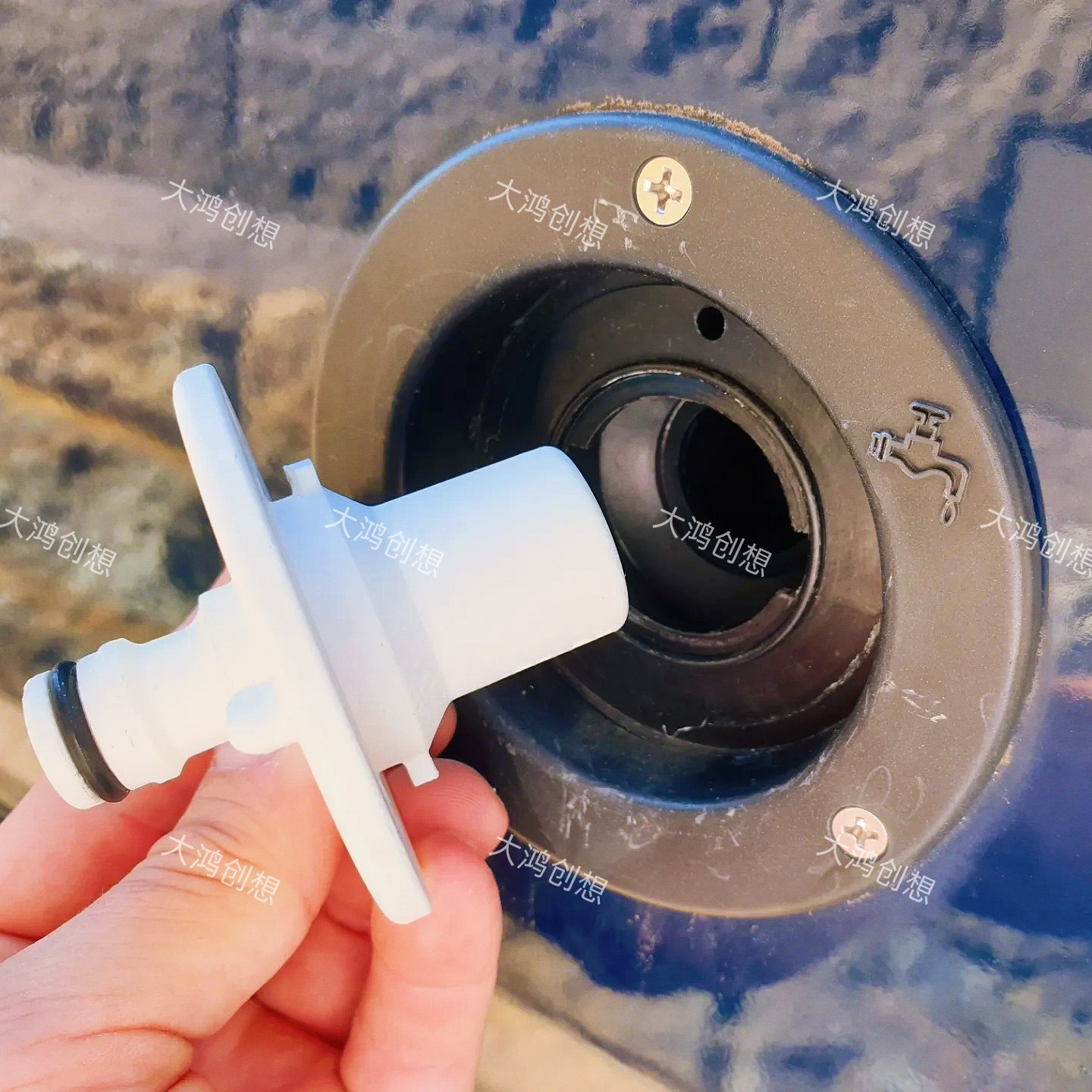 大通依维柯房车通用水箱注水进水口升级版房车注水口接口转换器
