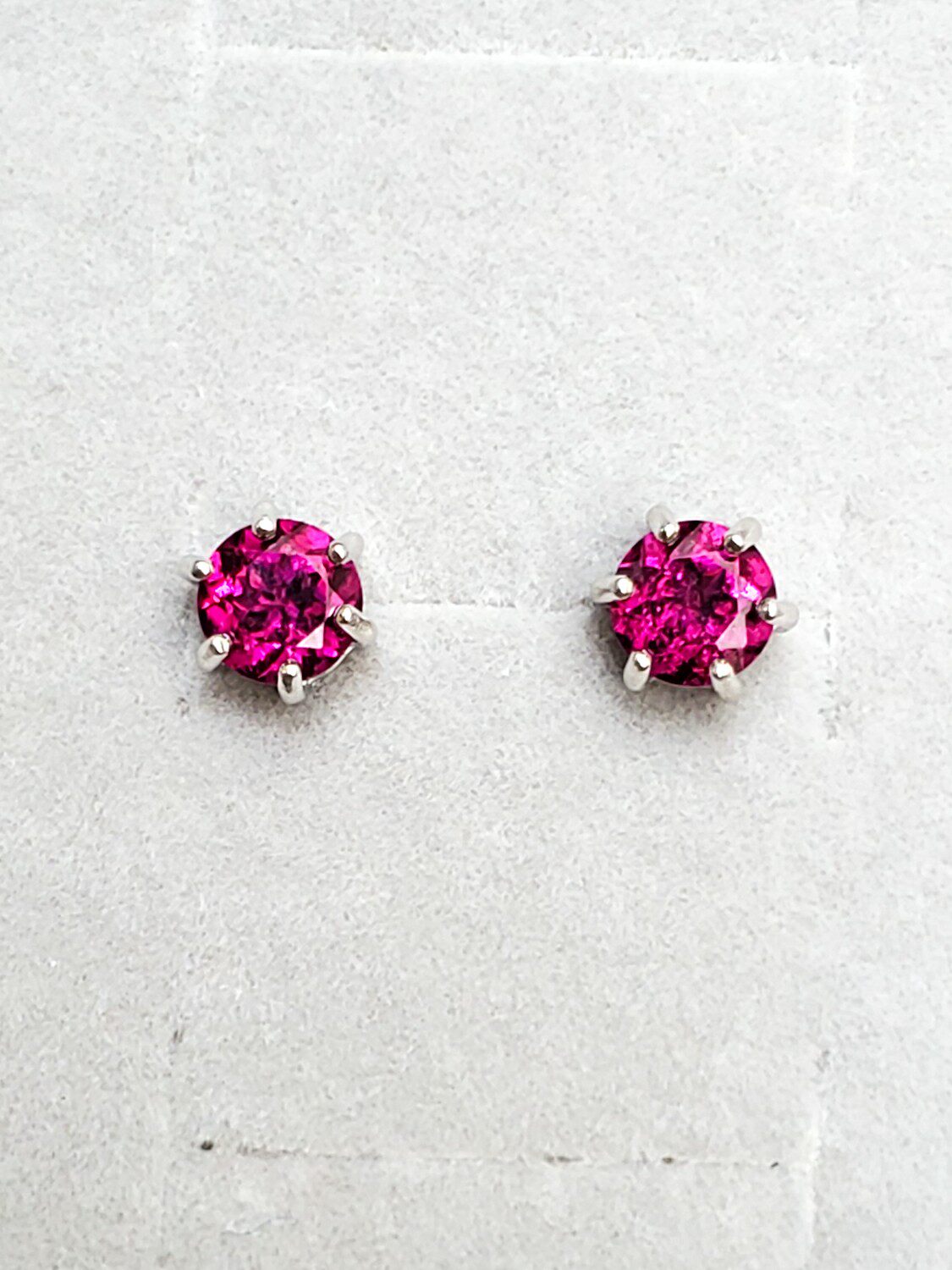 天然紫牙乌紫罗兰色石榴石圆5毫米刻面纯银耳钉