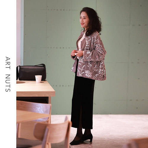 悦迷Art Nuts优雅永不过时 新中式复古盘扣侧开叉丝绒垂感半身裙