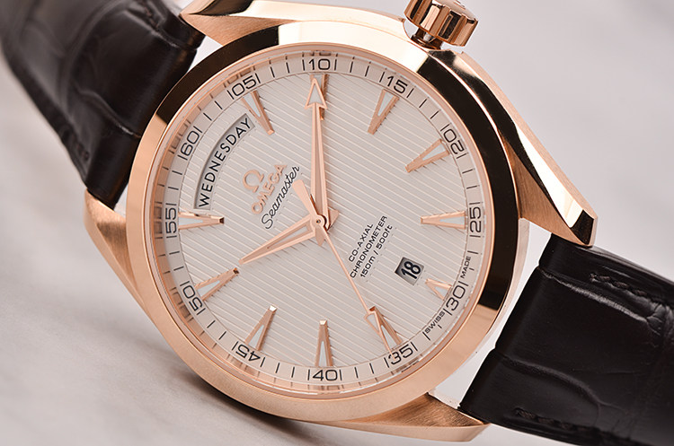 已售出【未使用品】欧米茄海马玫瑰金双历自动男表231.53.42.22.02.001