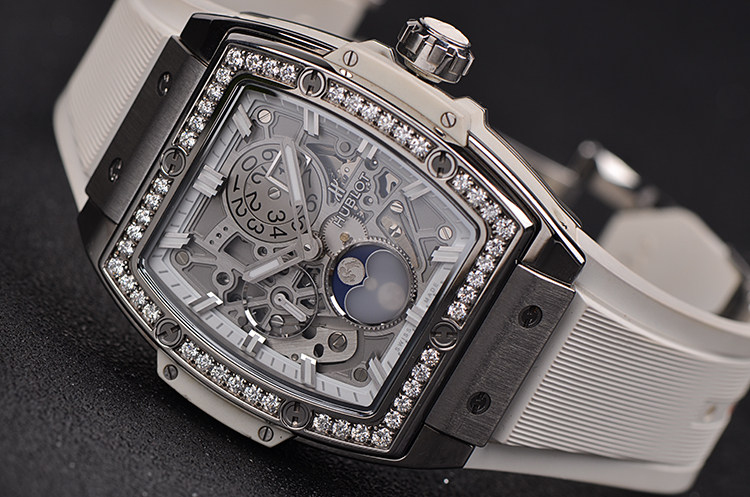 已售出【98新】宇舶大爆炸钛合金镶钻镂空月相男表647.NE.2070.RW.1204