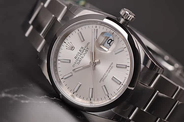 已售出【国行全新】劳力士新款日志型银面大三针日历自动钢带男表126200